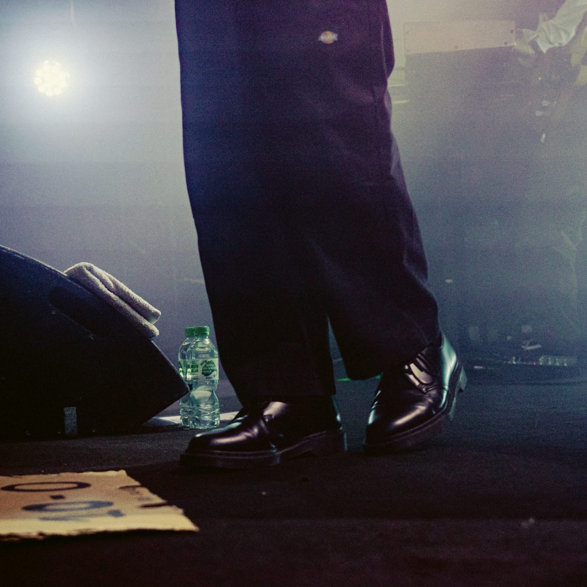 Chaussures de l'artiste Kaky lors de son concert à Nantes